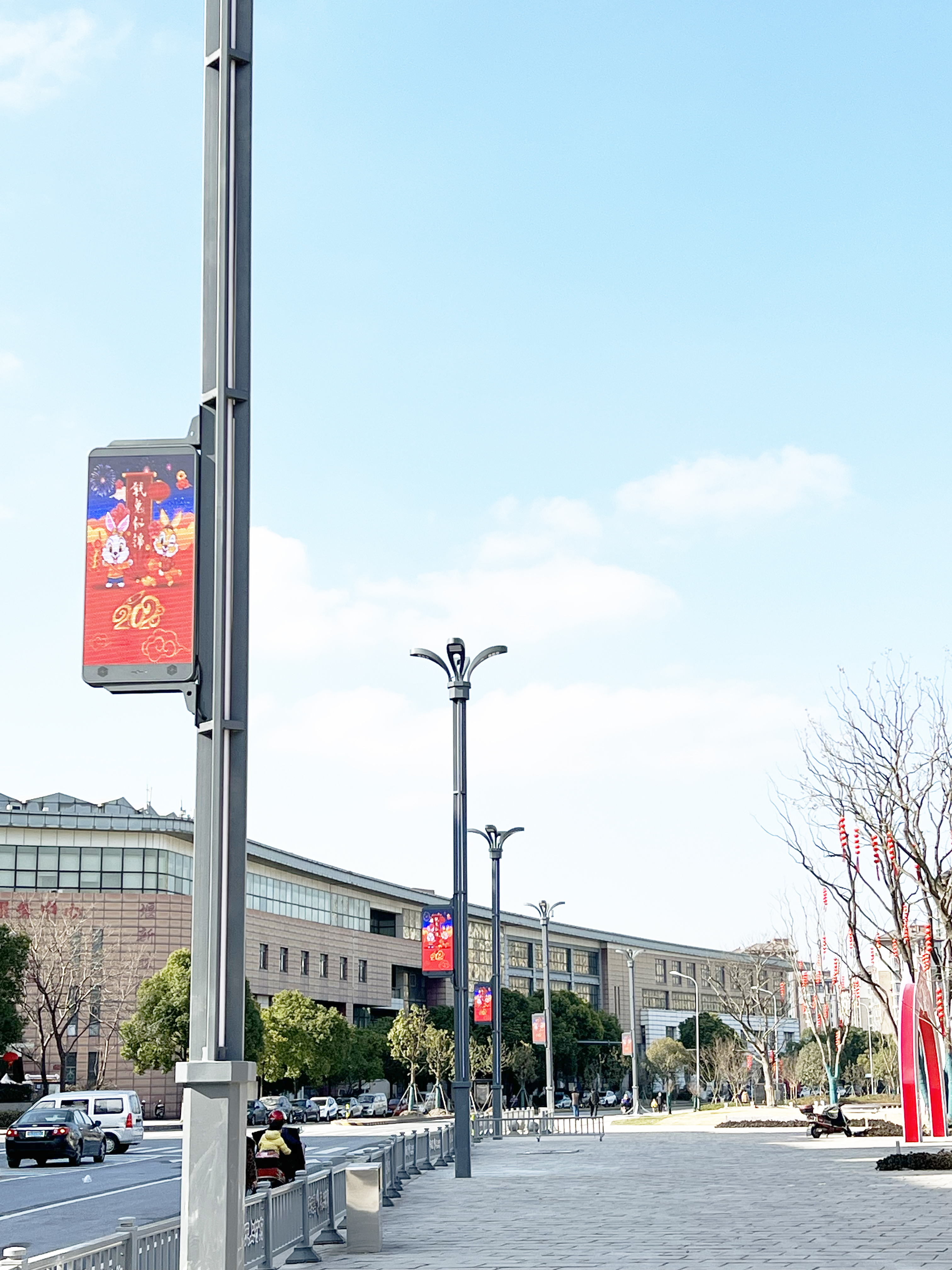 INFiLED's WL series LED light pole screens in Yanxin Community