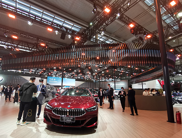 INFiBanner Installation Stands Out at BMW Booth 3