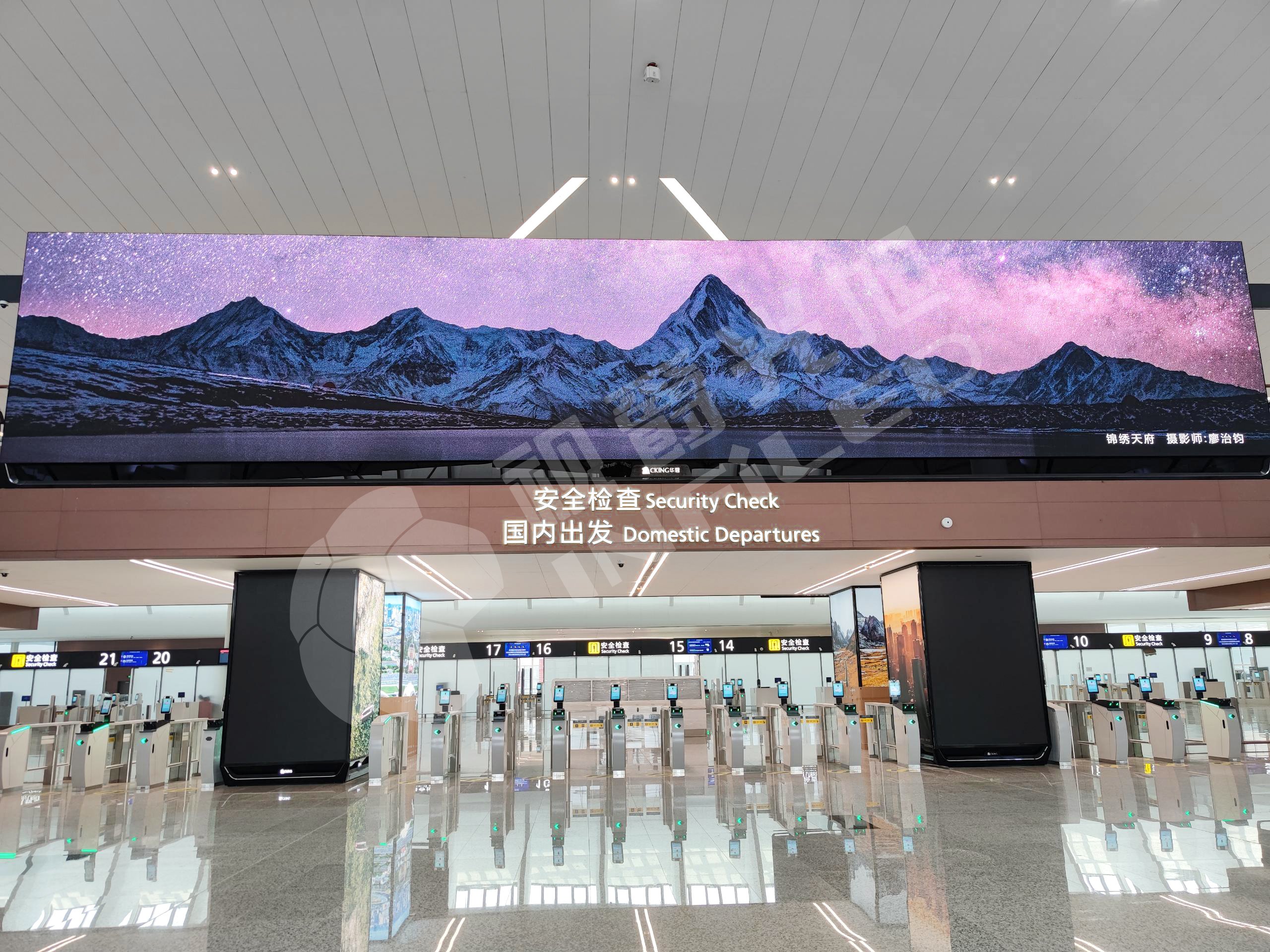 视爵光旭领秀系列LED大屏助力成都天府国际机场数字化运营