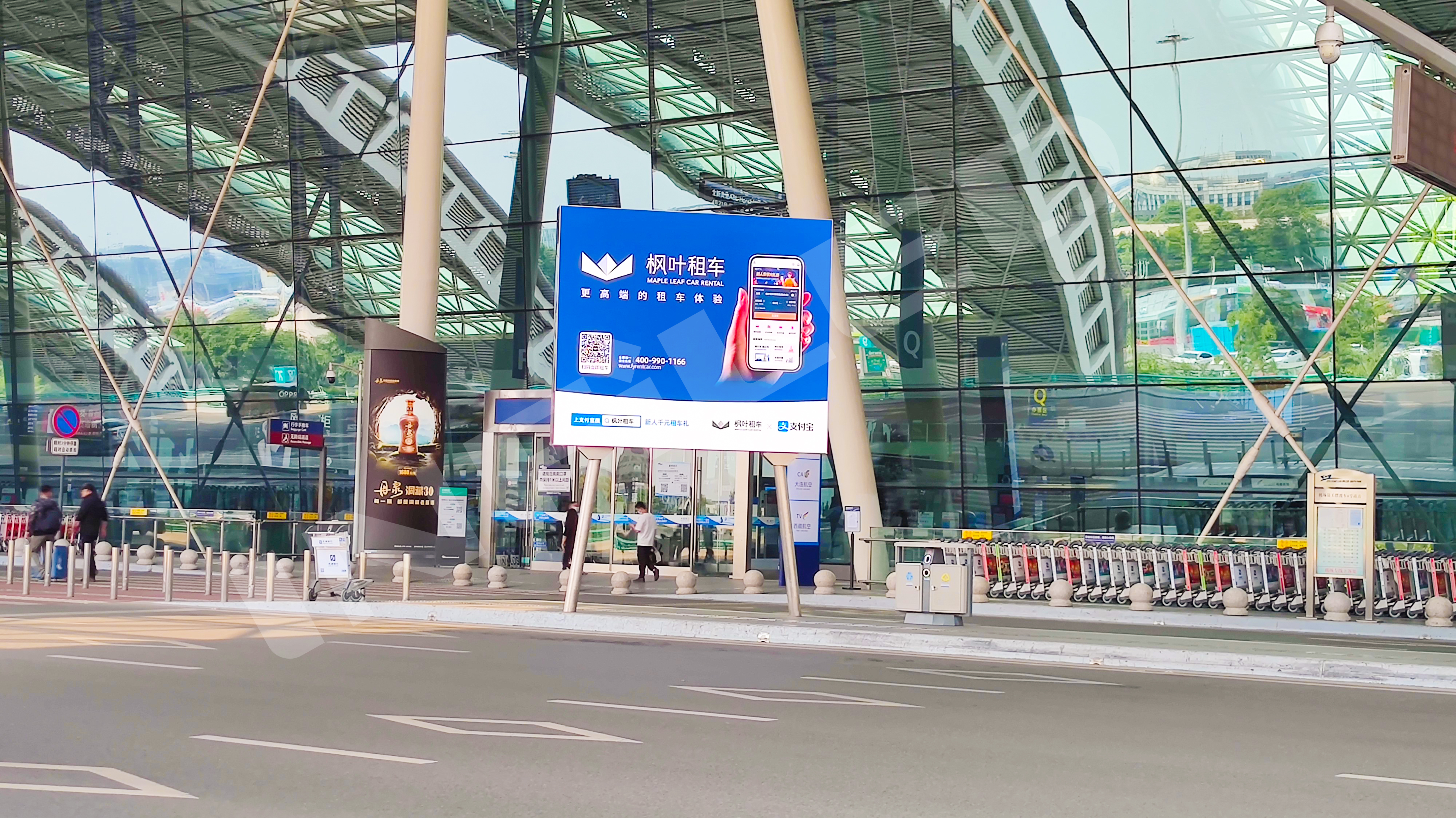 视爵光旭LED显示屏入驻成都双流国际机场T2航站楼外