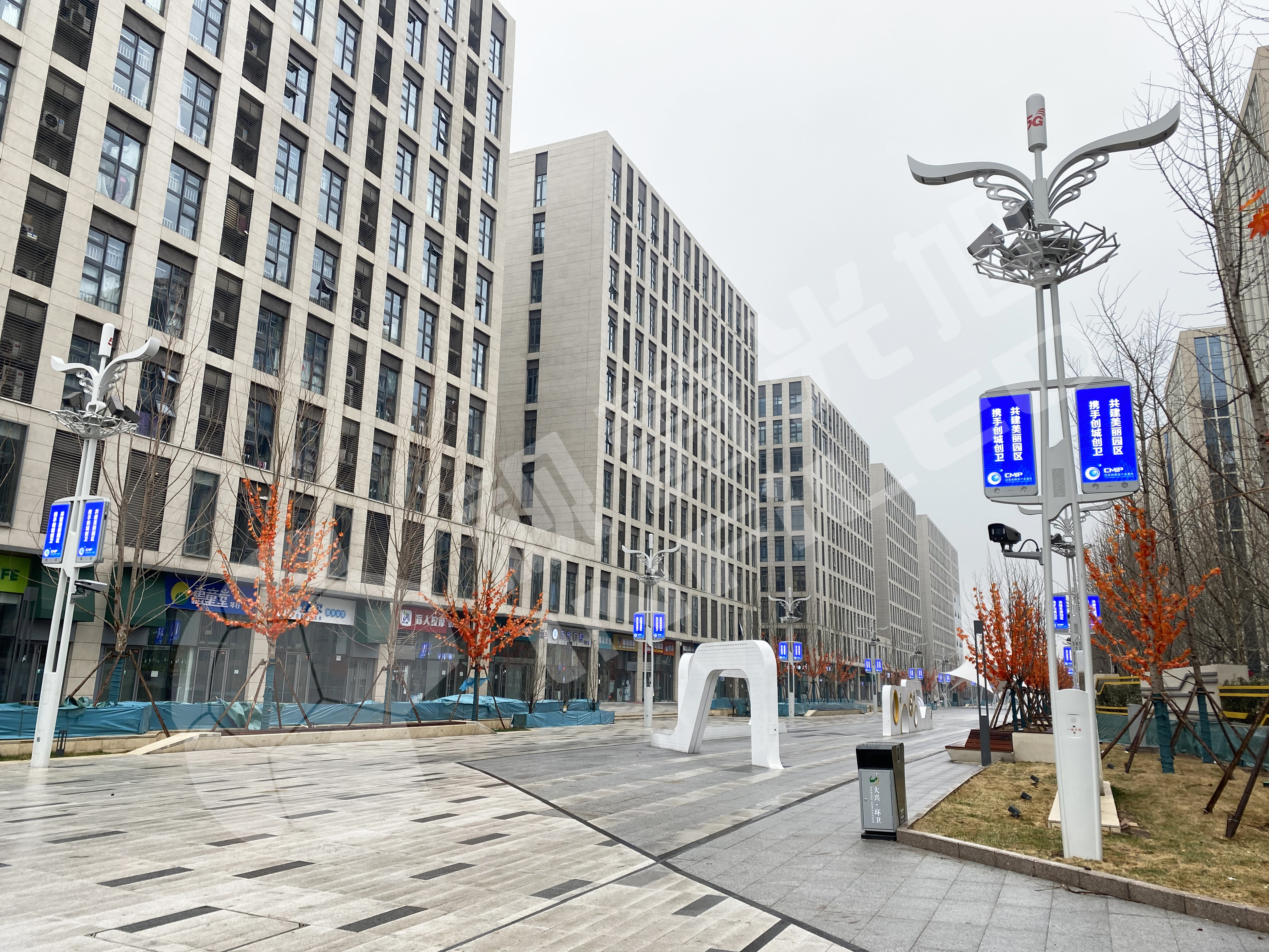 北京大兴新媒体产业基地星光大道LED智慧灯杆屏项目成功落地