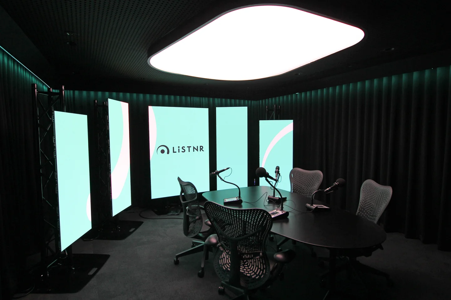 2022 Austereo 735m